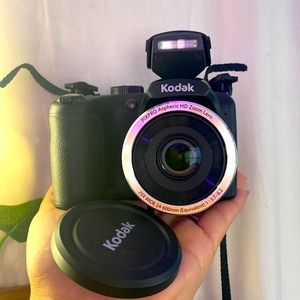 Kodak pix pro AZ252 camera in black, barely used, only on two occasions.